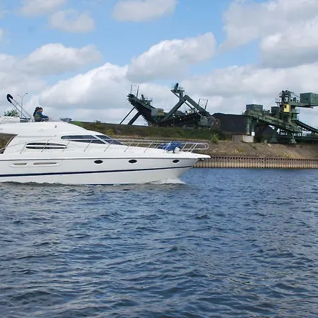 Rhein Yacht Lexa Botel